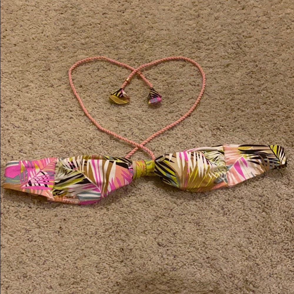 Tropical Strapless Bikini Top w a Neck String 🔥